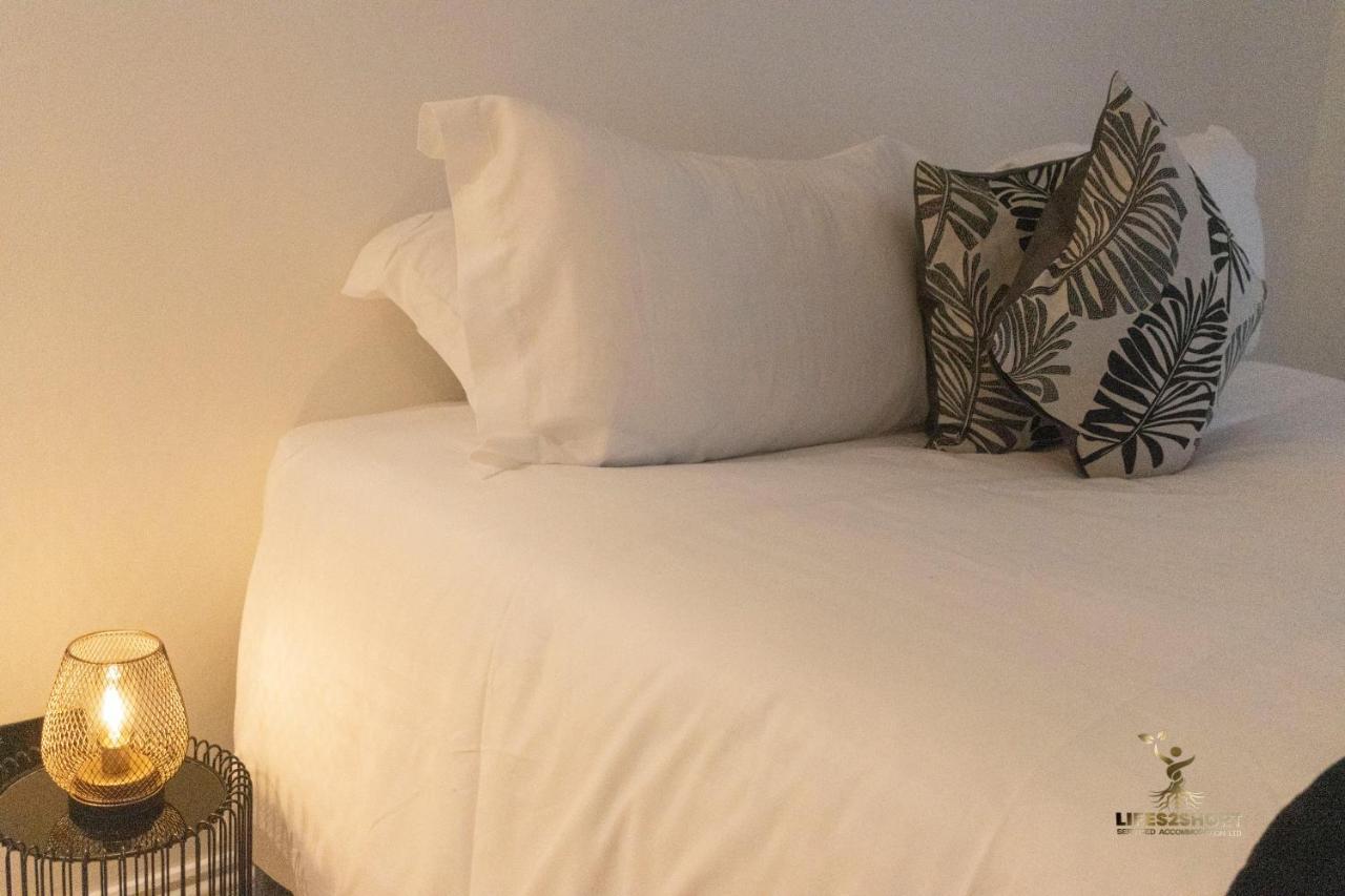 Spacious City Centre Apt Near Cathedral إكزيتر المظهر الخارجي الصورة